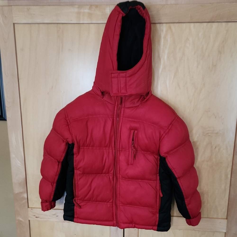 Cozy Red and Black Kids Puffer Jacket Size 5/6. Removable hood.